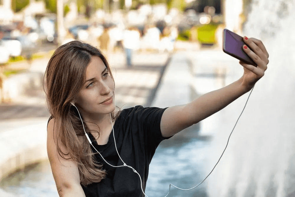 in-line headset can take a selfie